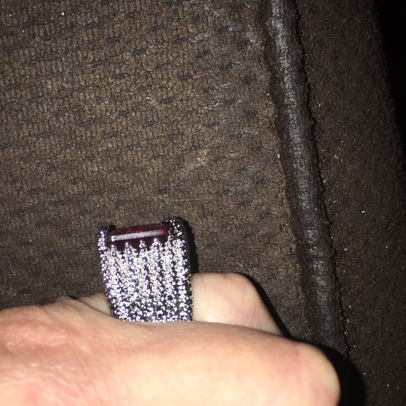 Gorgeous Vintage Style Ring - Picture 6 of 6